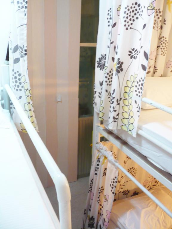 Kamin Bird Hostel Bangkok Room photo