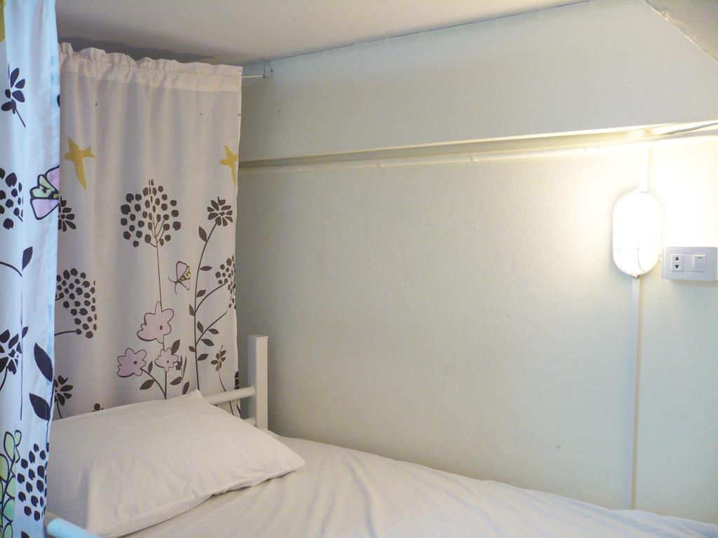 Kamin Bird Hostel Bangkok Room photo